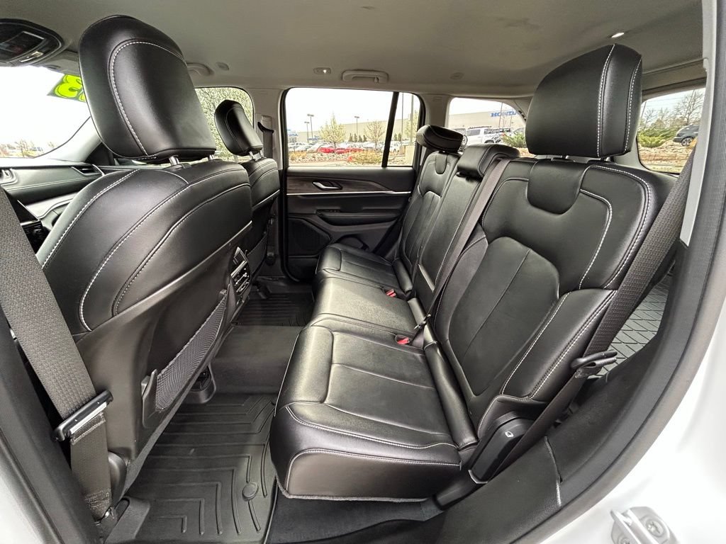 Used 2023 Jeep Grand Cherokee Limited AWD/4WD image 25