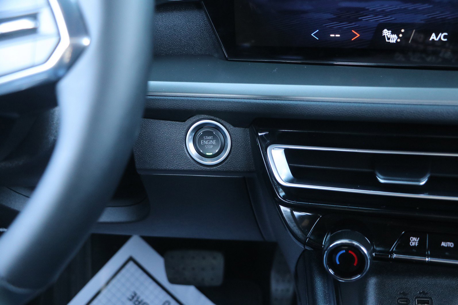 Used 2025 Chevrolet Traverse LT image 25