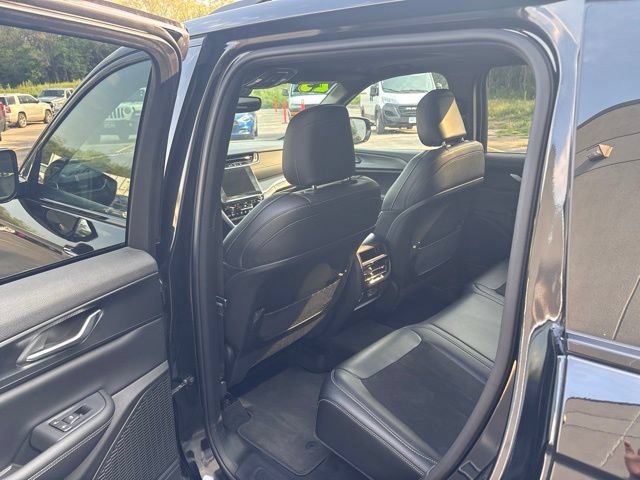 Used 2023 Jeep Grand Cherokee Altitude AWD/4WD image 19