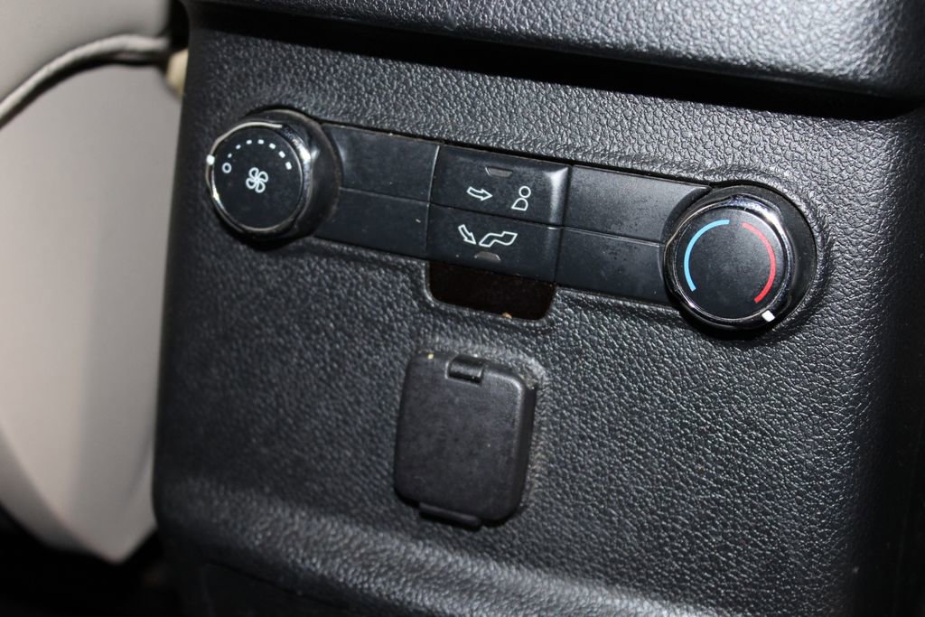 Used 2019 Ford Explorer XLT w/ Equipment Group 202A image 34