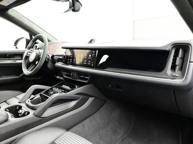 Certified 2024 Porsche Cayenne Coupe AWD/4WD image 19