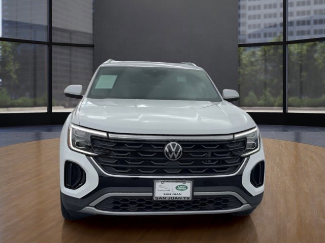 Used 2024 Volkswagen Atlas Cross Sport SE FWD image 2