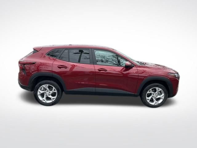Used 2024 Chevrolet Trax LS w/ LS Convenience Package FWD image 7