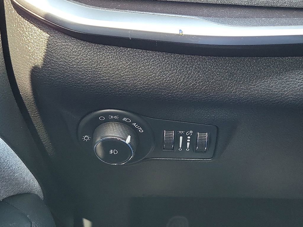 Used 2024 Jeep Compass Latitude image 14