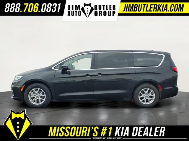 Used 2023 Chrysler Pacifica Touring-L FWD image 4