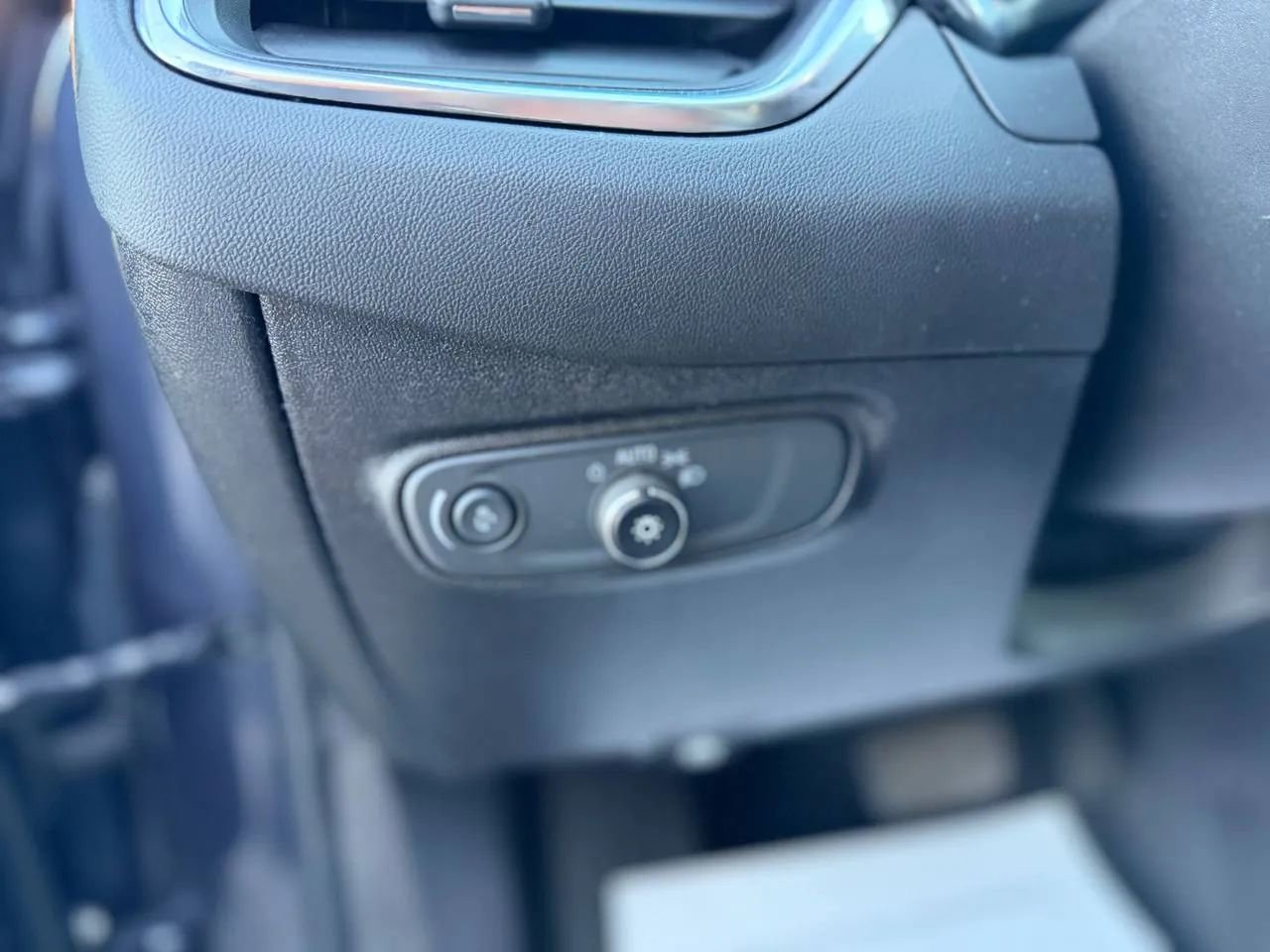 Used 2018 Chevrolet Equinox LT image 37