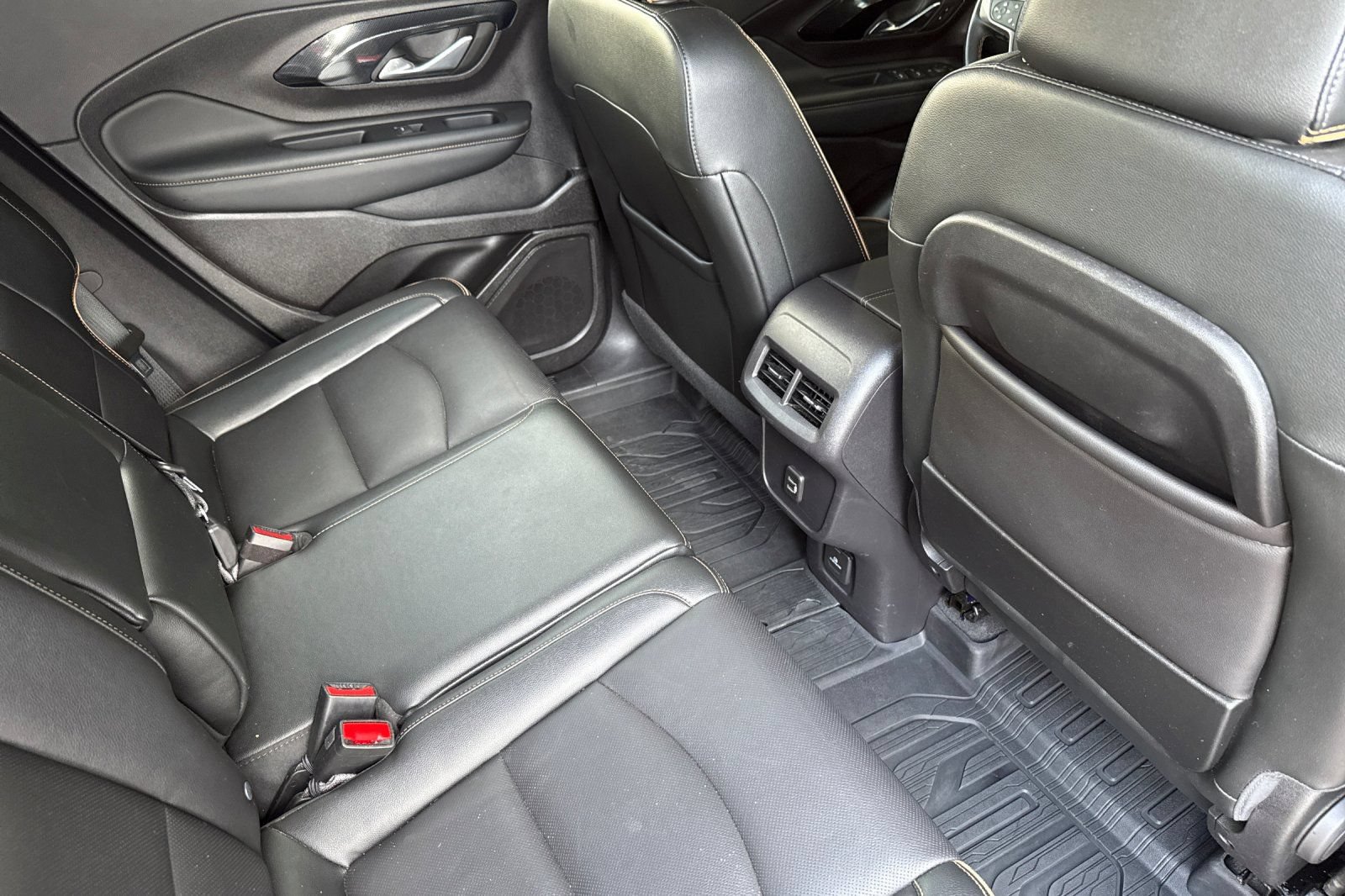 Used 2024 GMC Terrain AT4 w/ LPO, Floor Liner Package AWD/4WD image 17