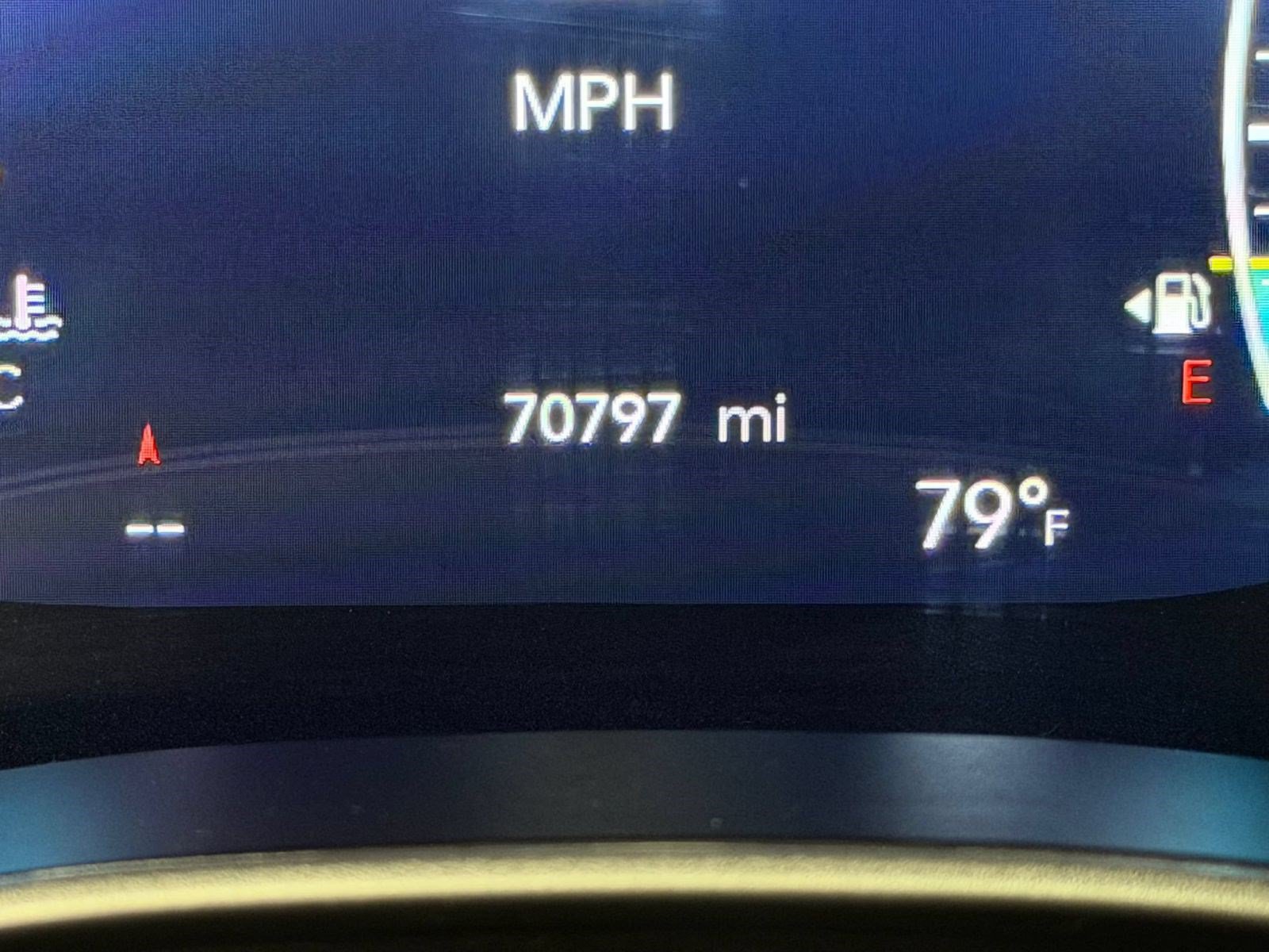 Used 2023 Chrysler Pacifica Touring-L FWD image 18