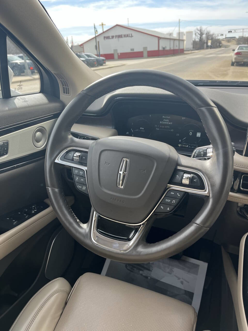 Used 2022 Lincoln Nautilus Reserve w/ Equipment Group 202A image 7