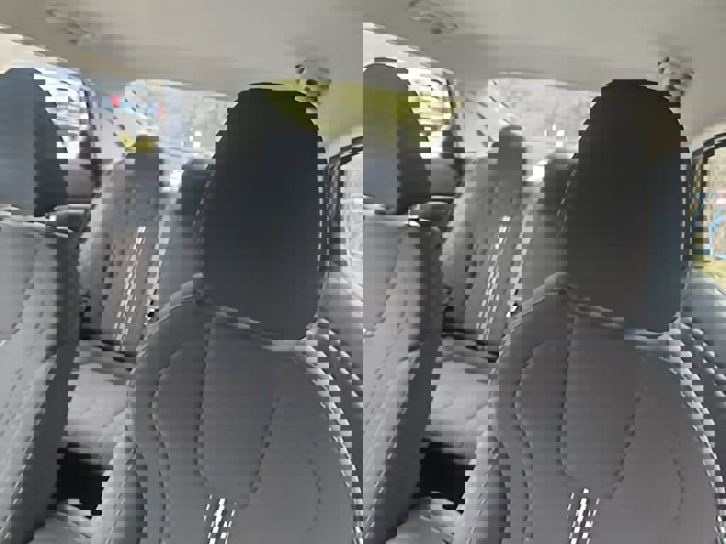 Used 2023 Hyundai Elantra SEL w/ Convenience Package image 16