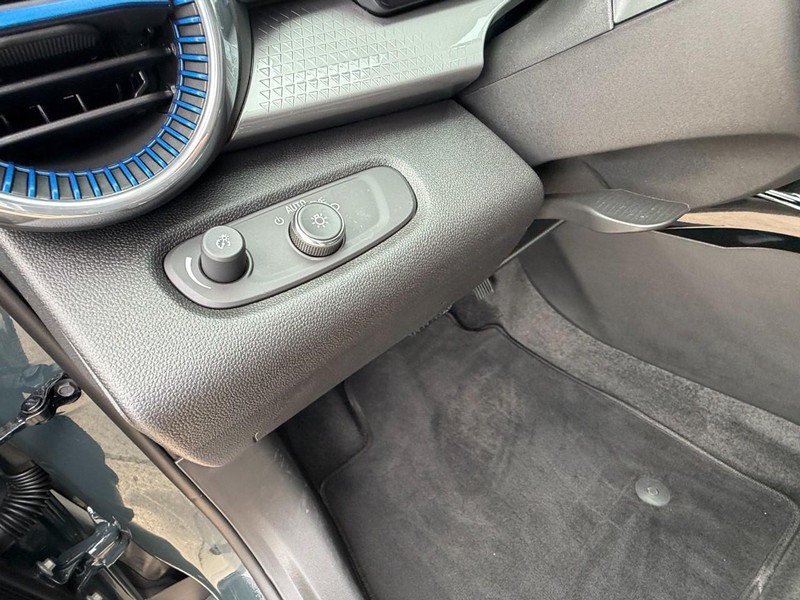 Used 2025 Chevrolet Trax LT FWD image 19