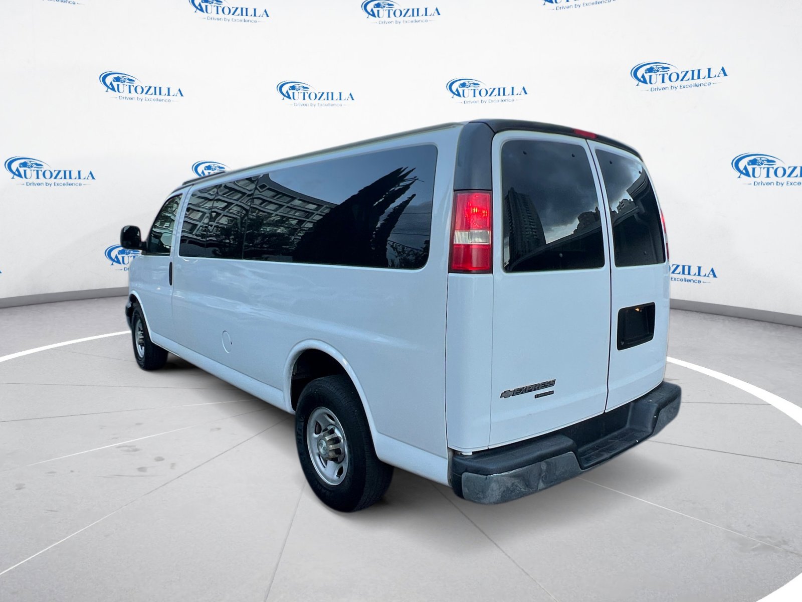 Used 2016 Chevrolet Express 3500 LT w/ LT Preferred Equipment Group image 3