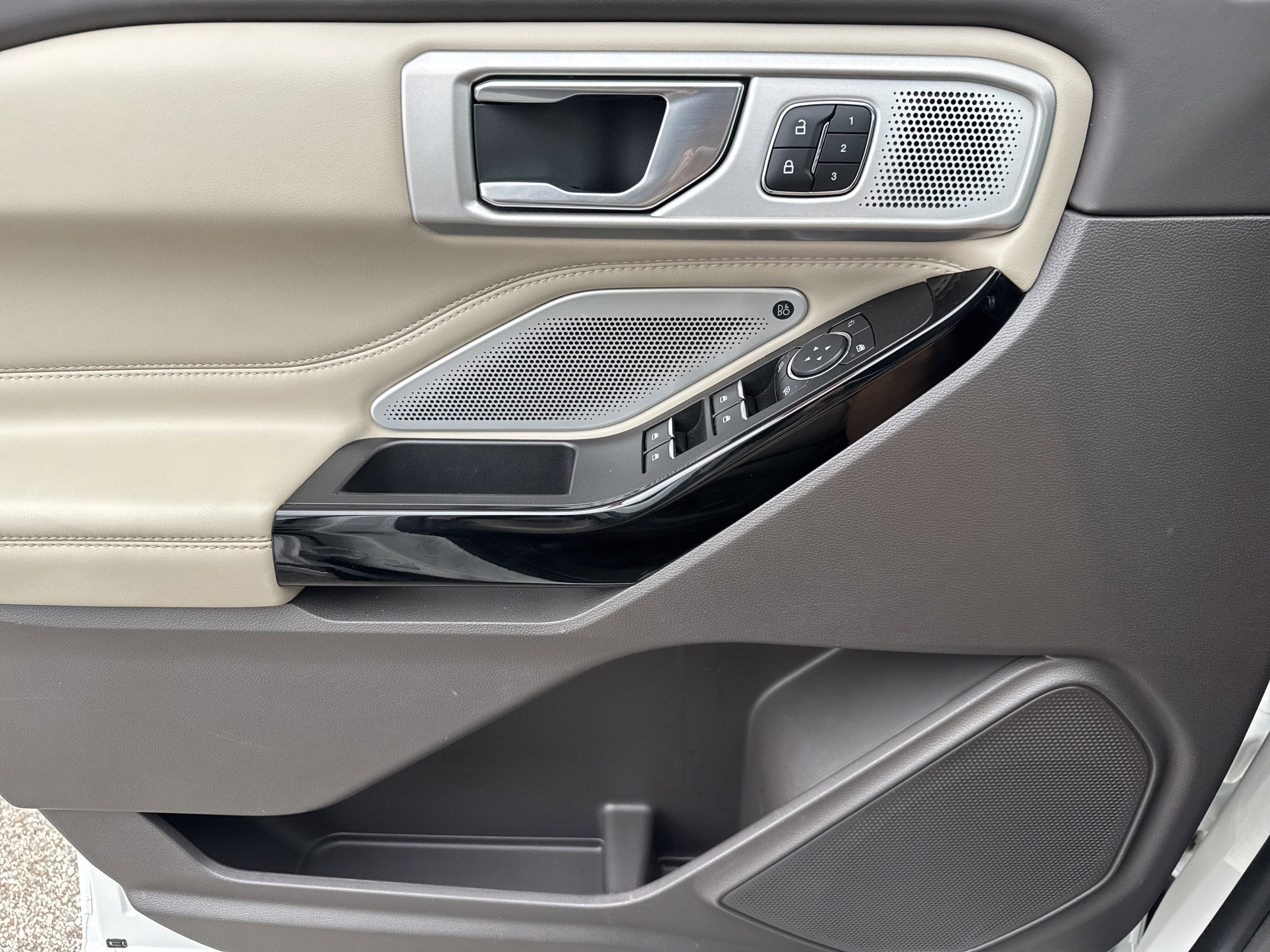 Certified 2022 Ford Explorer Platinum w/ Equipment Group 601A image 14