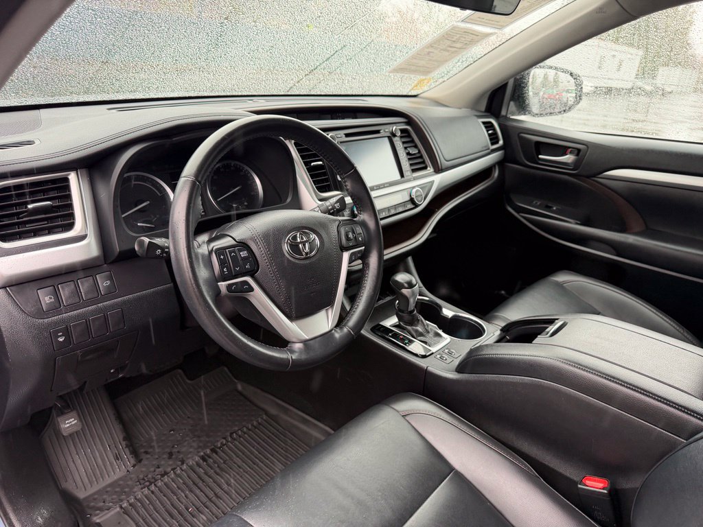 Used 2019 Toyota Highlander XLE AWD/4WD image 15