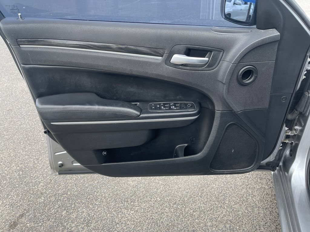 Used 2017 Chrysler 300 Limited RWD image 14
