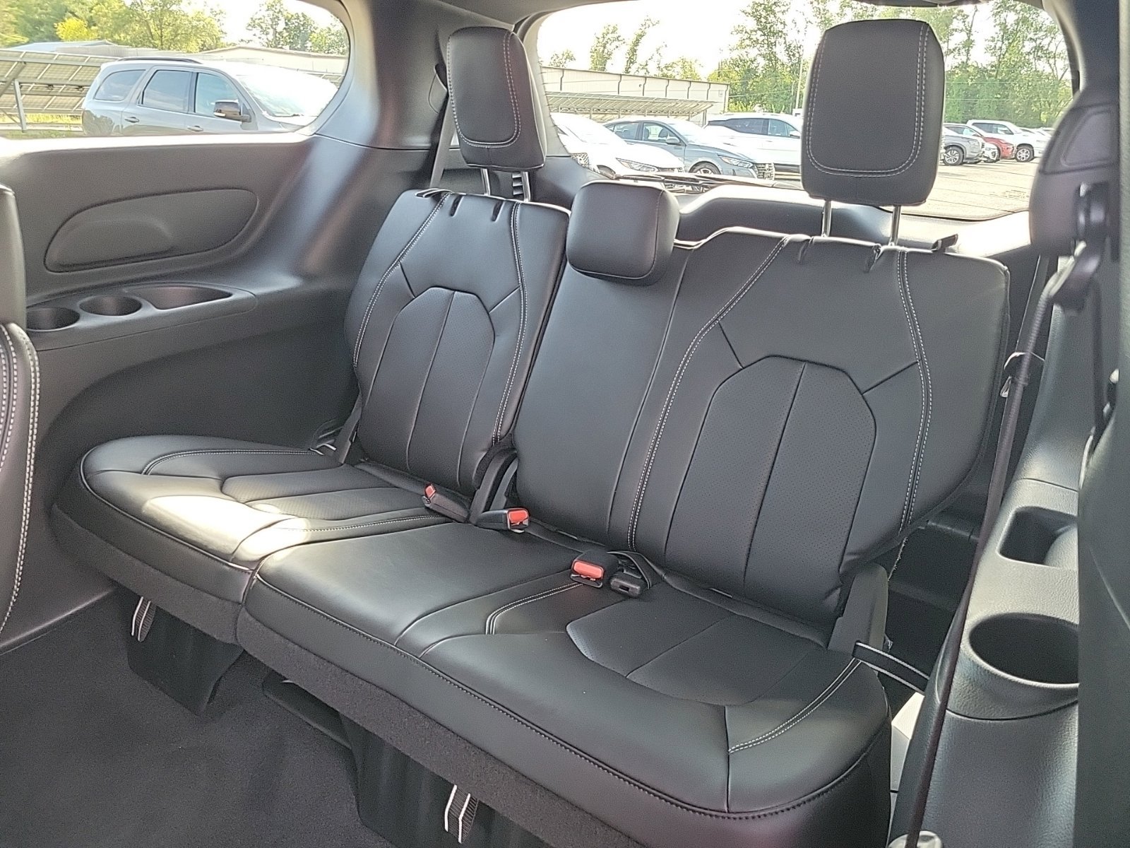 New 2027 Chrysler Pacifica Select FWD image 12