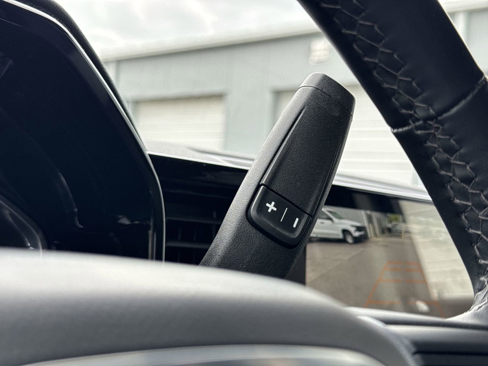 Used 2025 GMC Sierra 1500 Elevation image 26