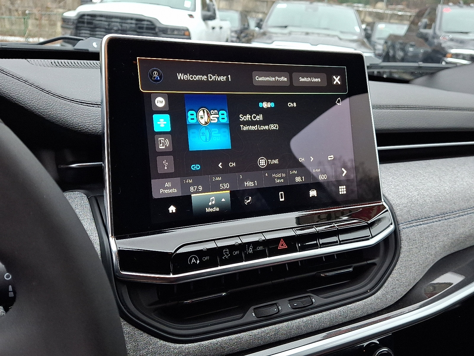 Used 2024 Jeep Compass Latitude image 18