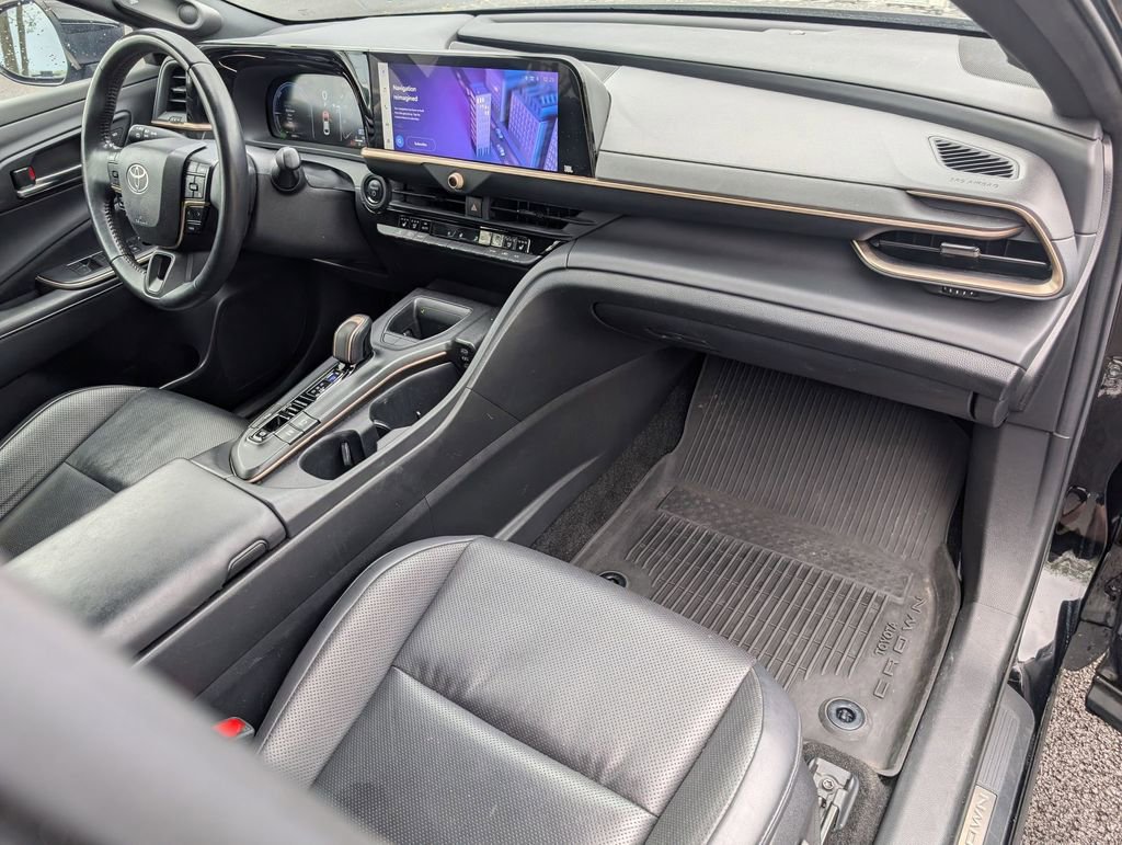 Used 2023 Toyota Crown Limited image 22