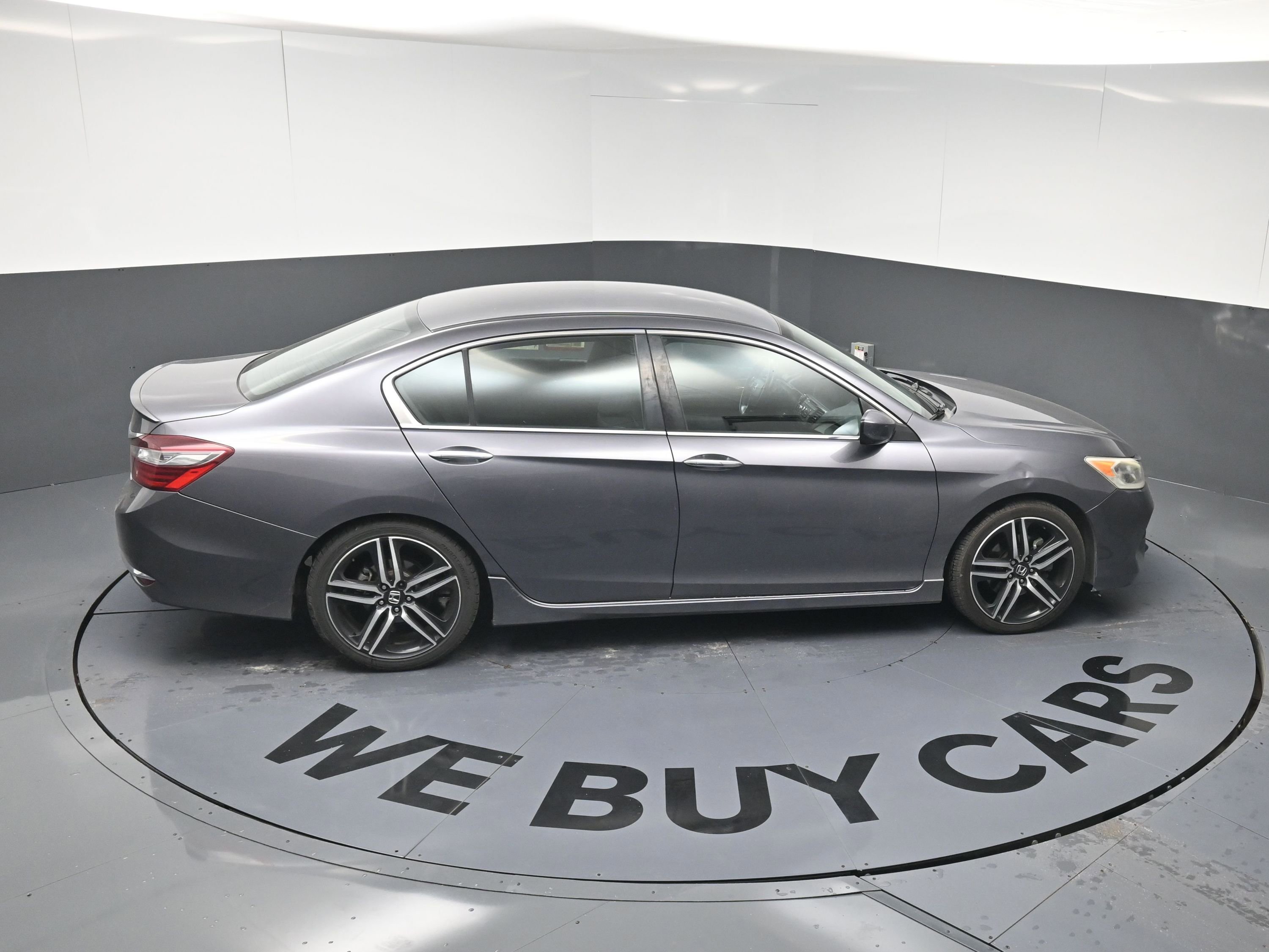 Used 2017 Honda Accord Sport image 16