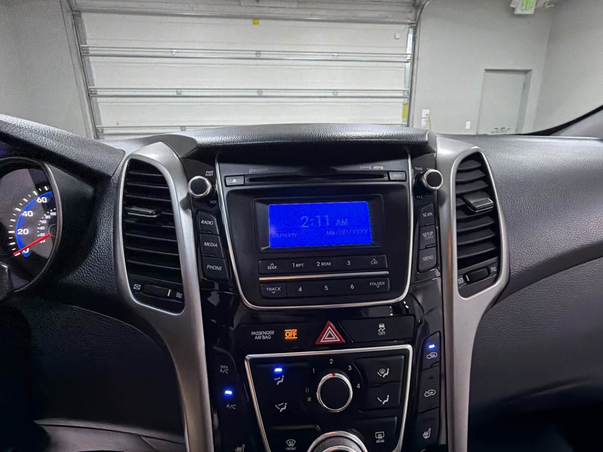 Used 2015 Hyundai Elantra GT FWD image 19
