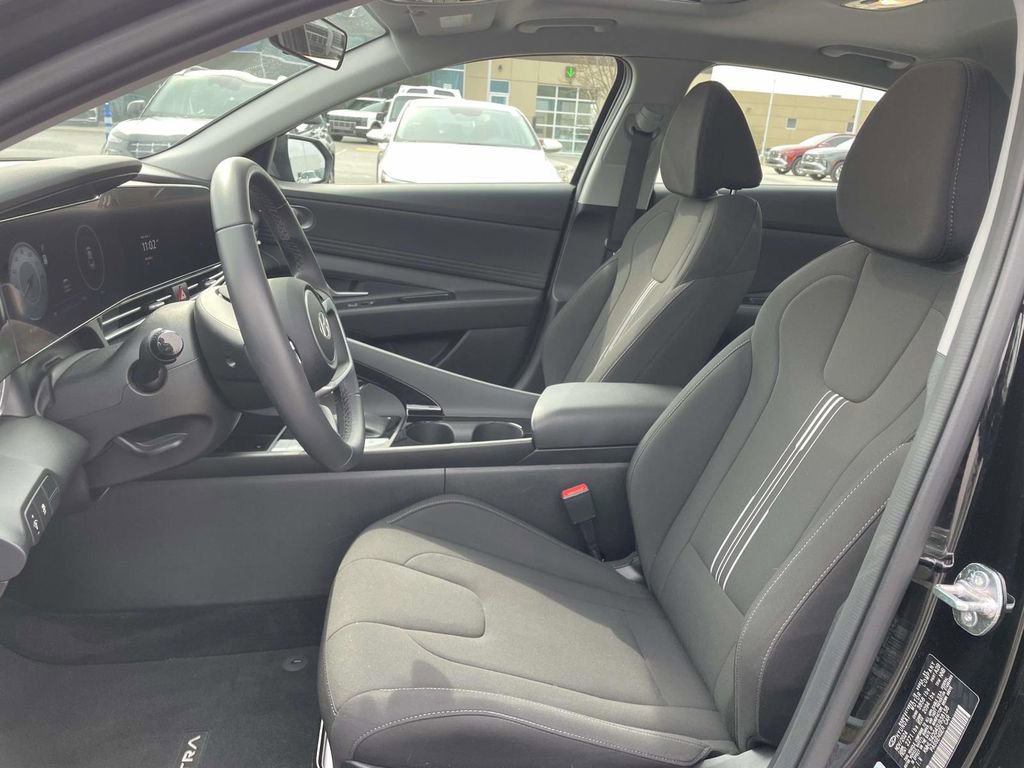 Certified 2025 Hyundai Elantra SEL image 8