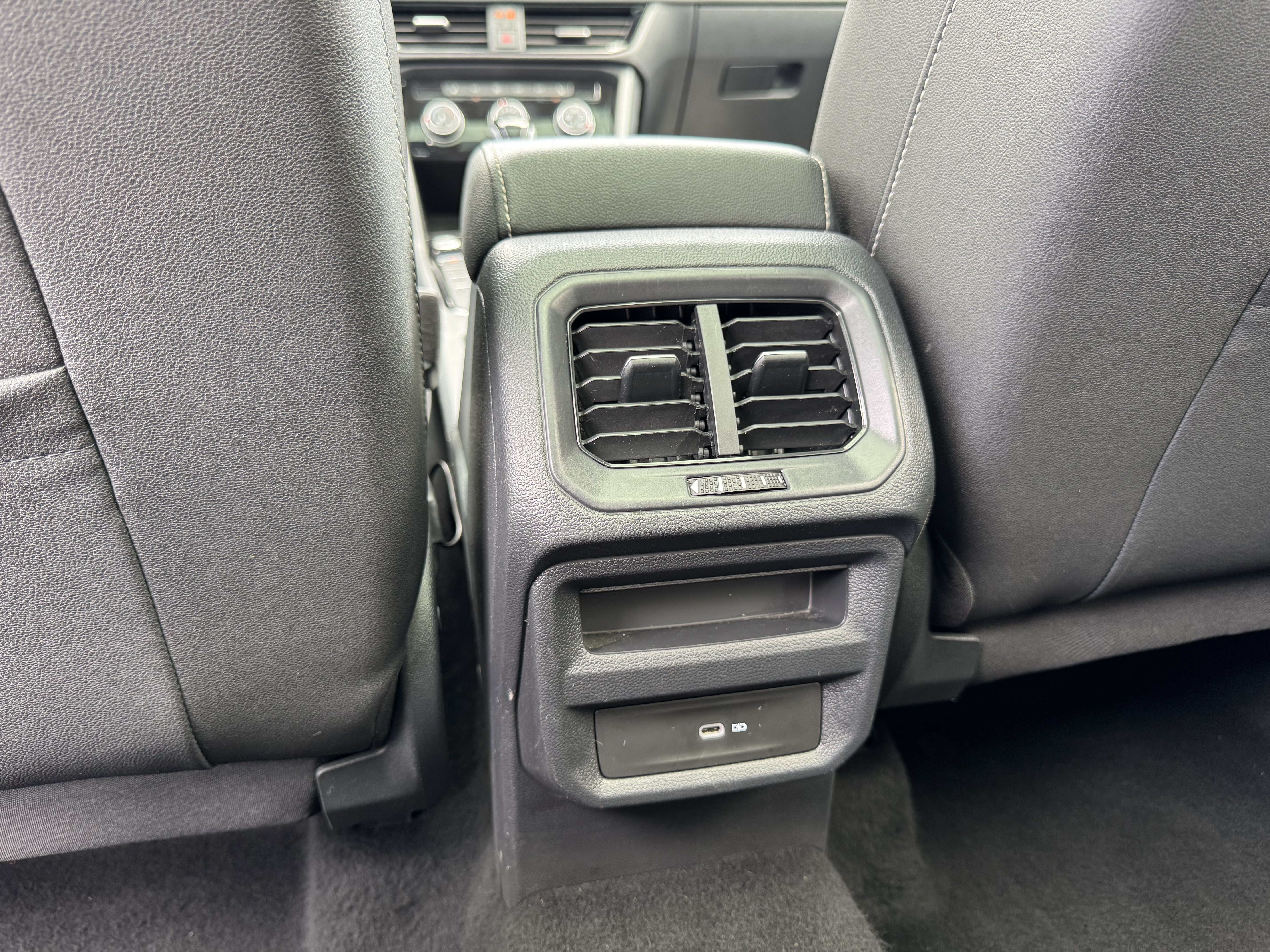 Used 2023 Volkswagen Taos SE w/ Panoramic Sunroof Package FWD image 32