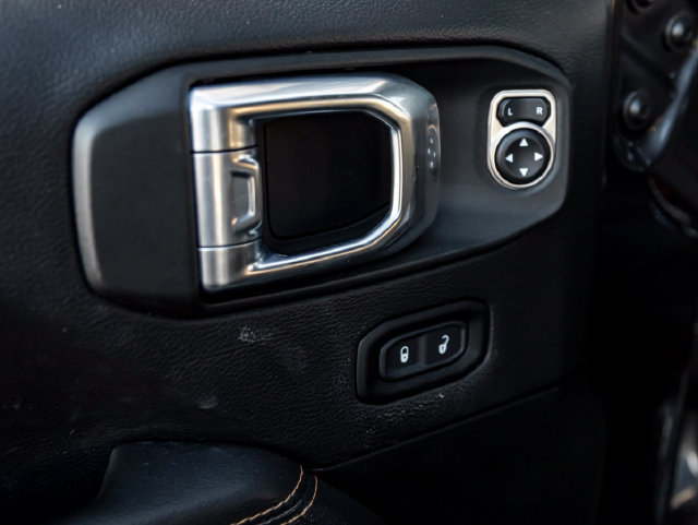 Used 2021 Jeep Wrangler Unlimited Sahara AWD/4WD image 13