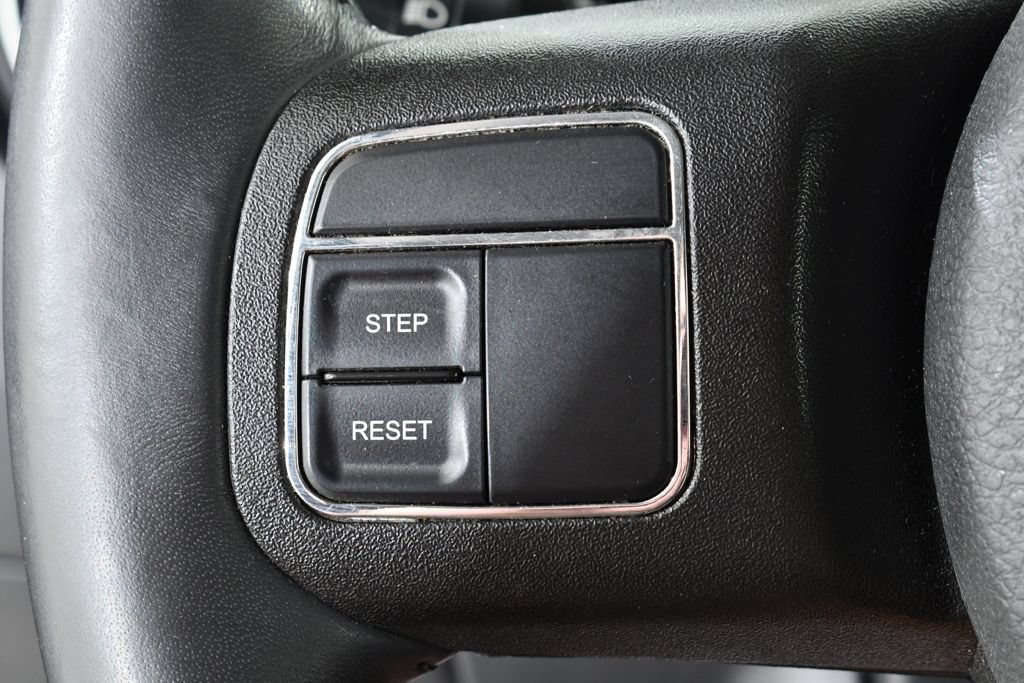 Used 2015 Jeep Patriot Latitude AWD/4WD image 32