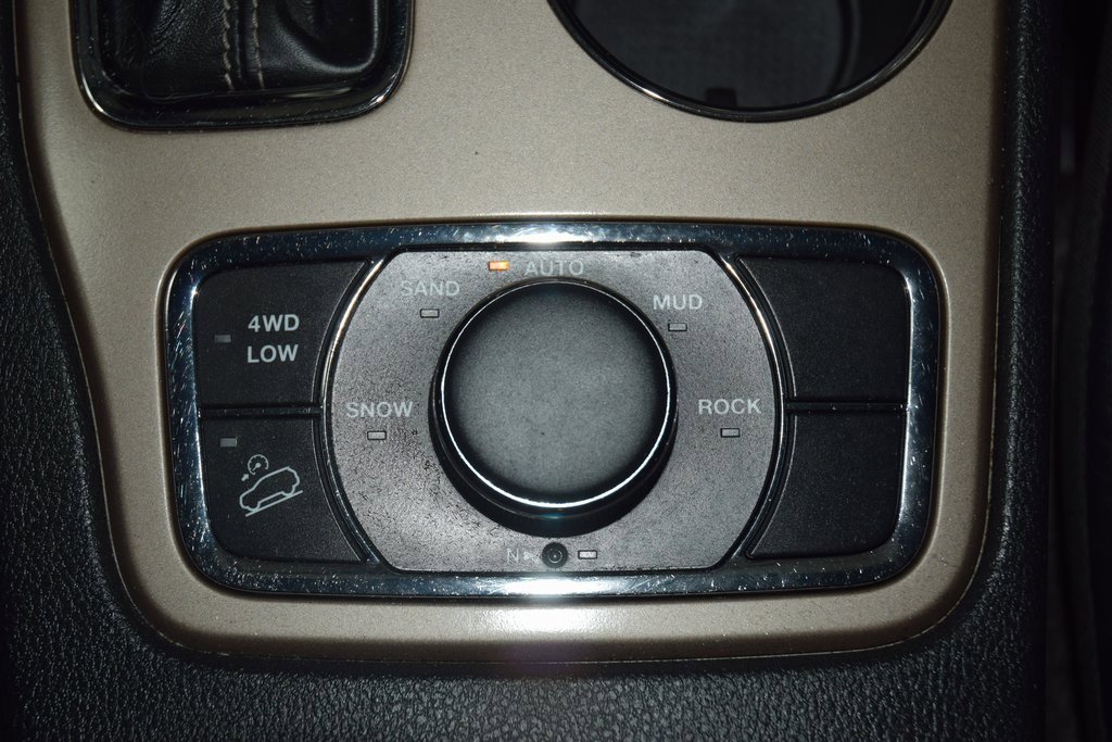 Used 2017 Jeep Grand Cherokee Limited image 34