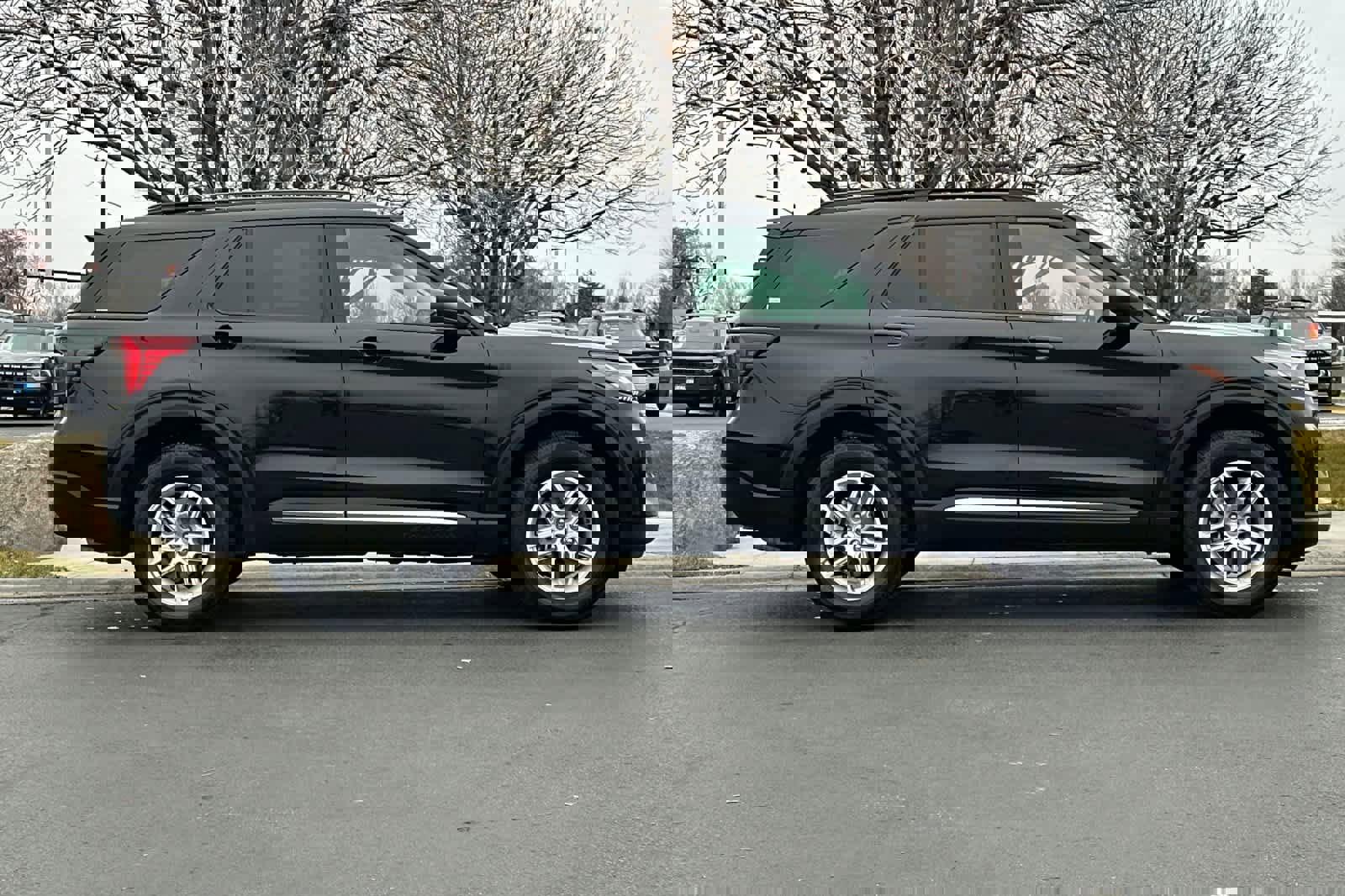 Certified 2025 Ford Explorer Active image 8