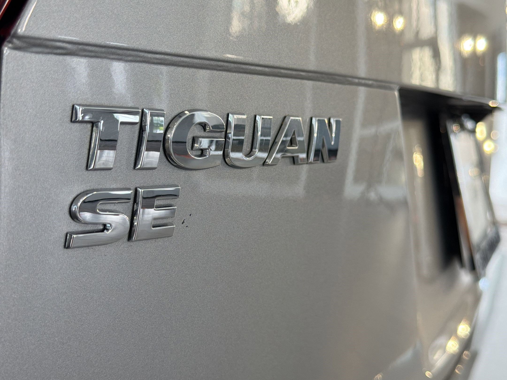 Used 2021 Volkswagen Tiguan SE w/ Panoramic Sunroof Package image 35