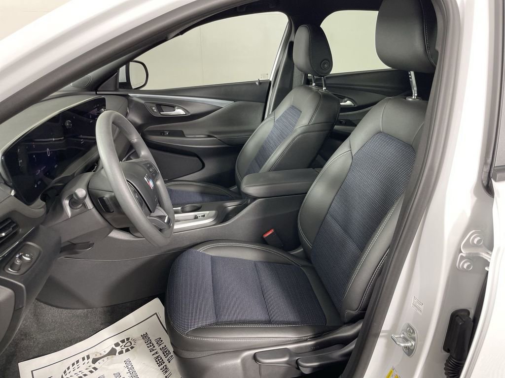 Used 2025 Buick Envista Preferred image 18