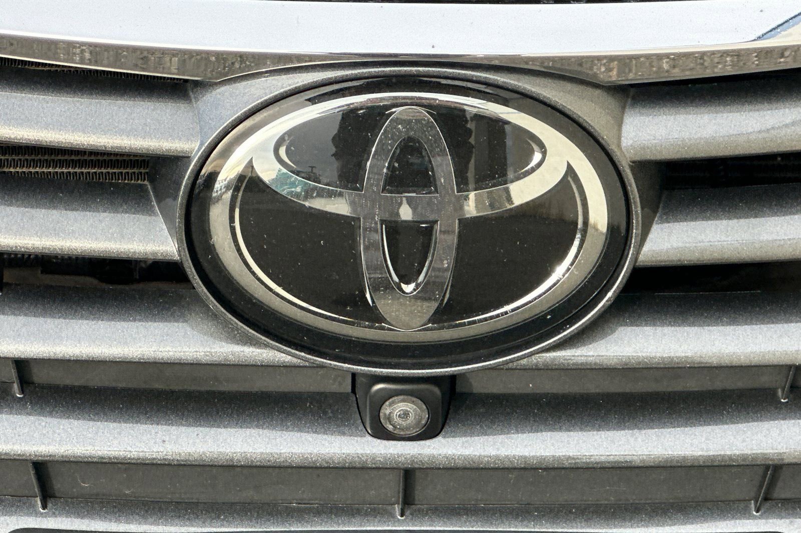 Used 2019 Toyota Avalon Limited image 38