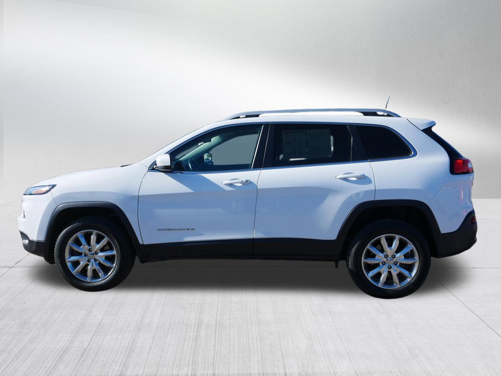 Used 2017 Jeep Cherokee Limited w/ Trailer Tow Group AWD/4WD image 4