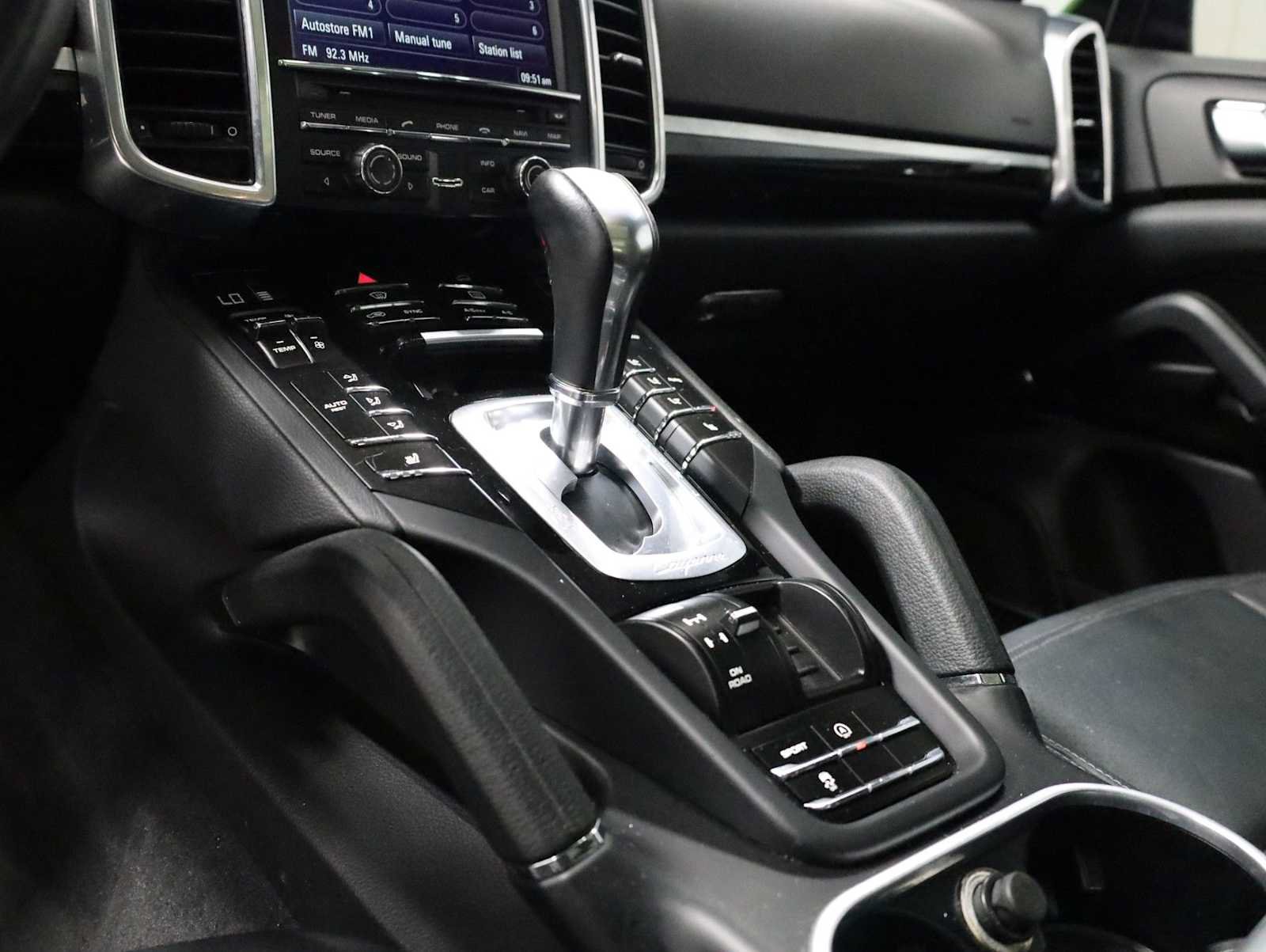 Used 2014 Porsche Cayenne Platinum Edition AWD/4WD image 29