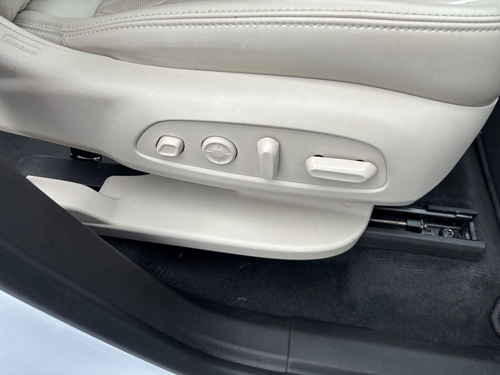 Used 2023 Buick Enclave Avenir w/ Avenir Technology Package AWD/4WD image 42