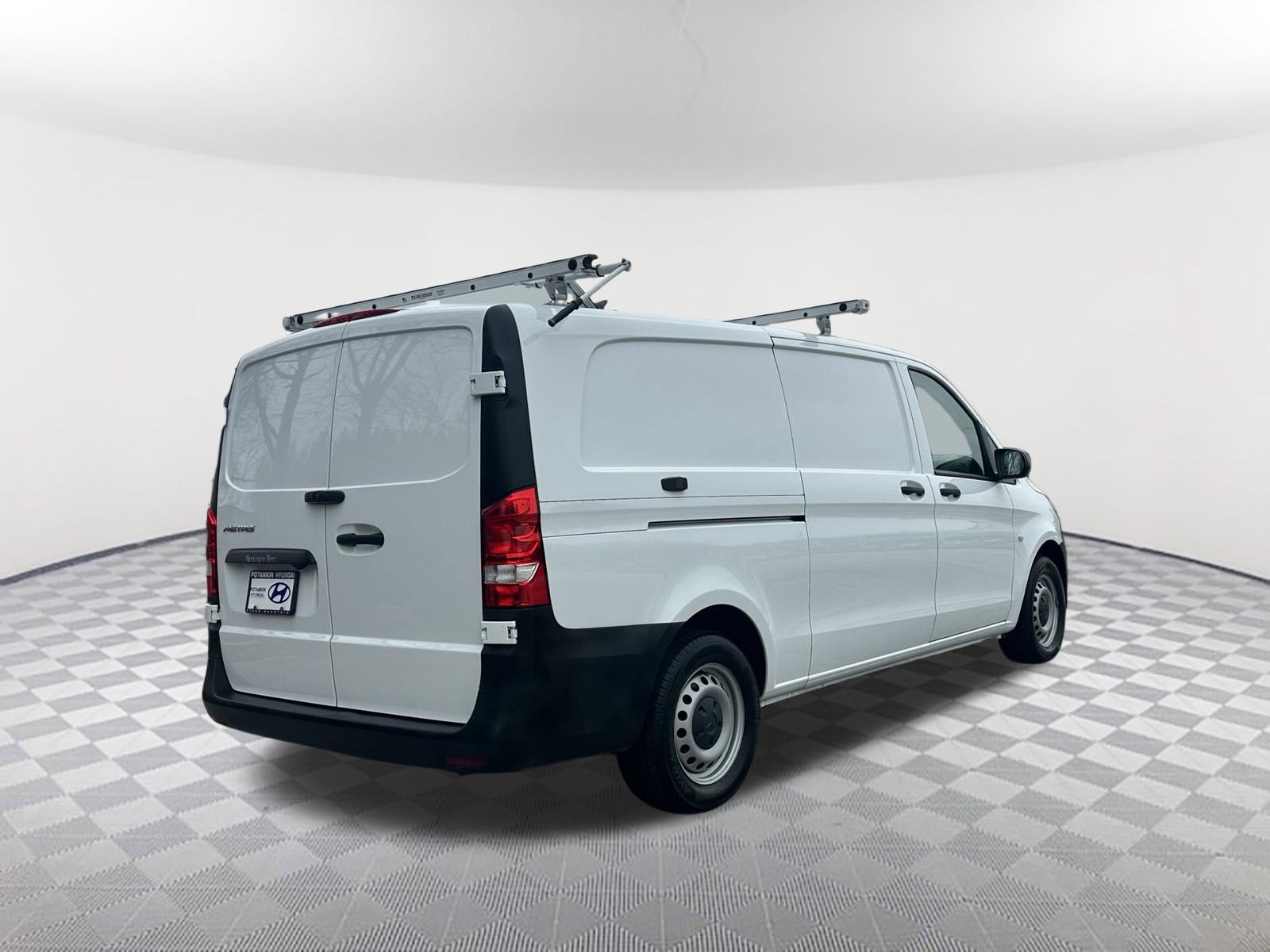 Used 2023 Mercedes-Benz Metris image 7