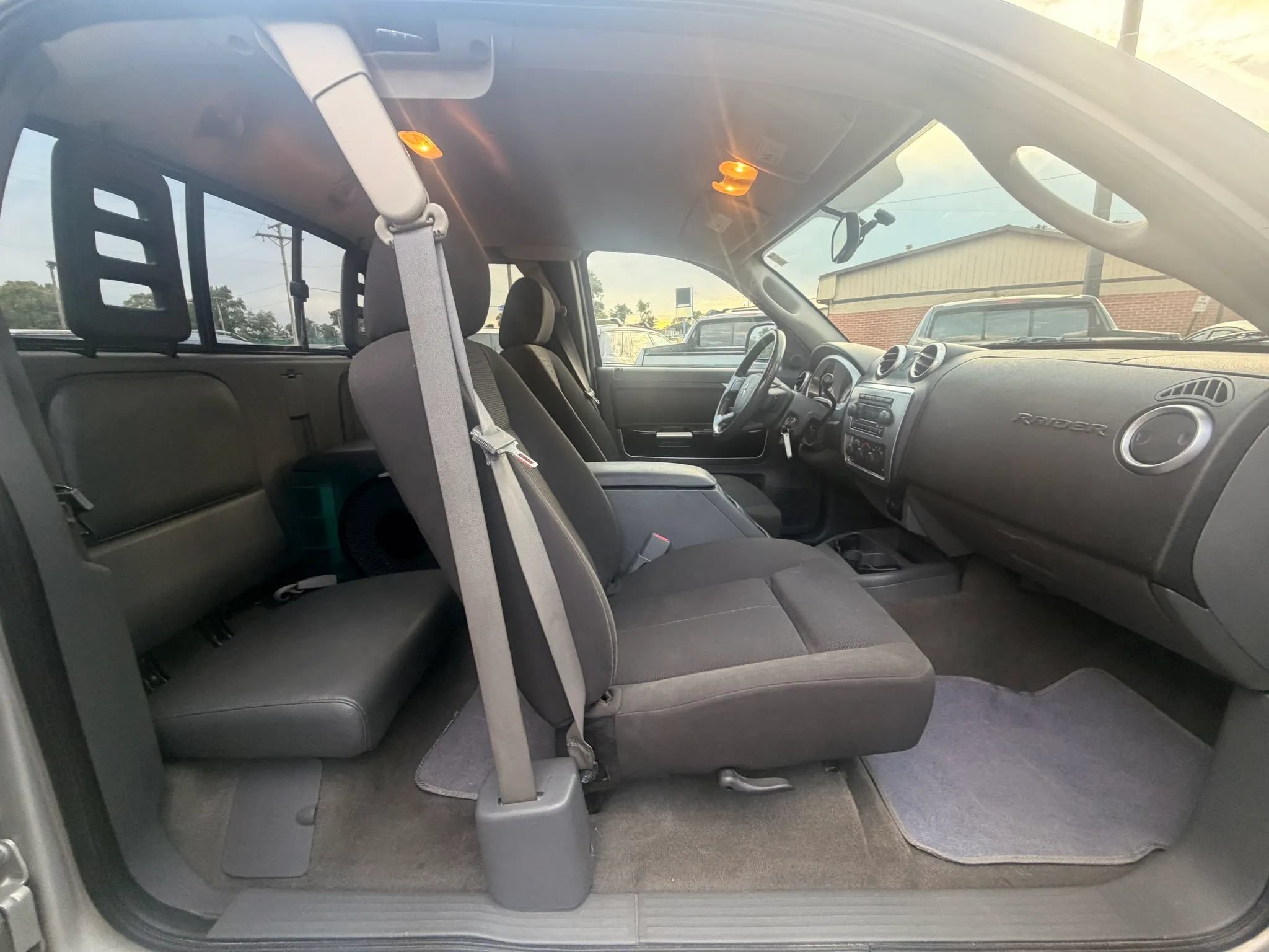 Used 2006 Mitsubishi Raider DuroCross AWD/4WD image 19