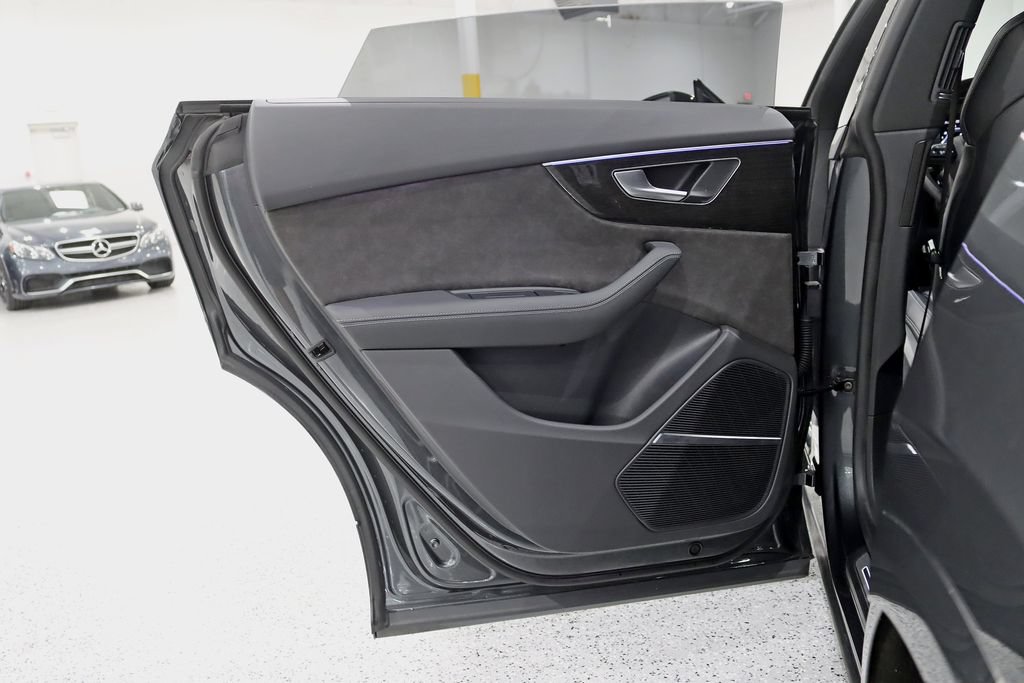 Used 2022 Audi SQ8 Prestige AWD/4WD image 38