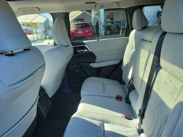 New 2025 Mitsubishi Outlander SEL image 14