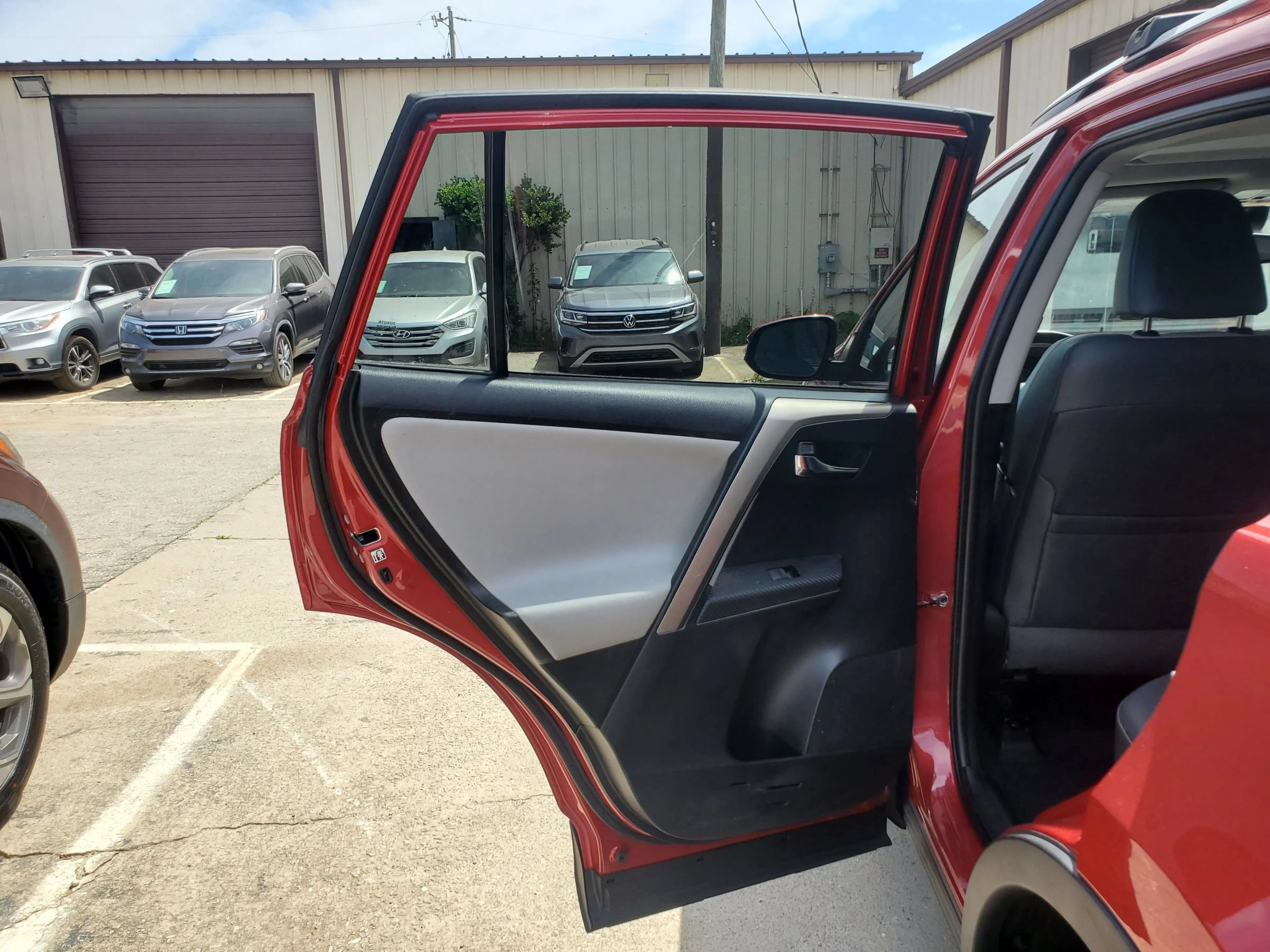 Used 2015 Toyota RAV4 Limited w/ Technology Package FWD image 24