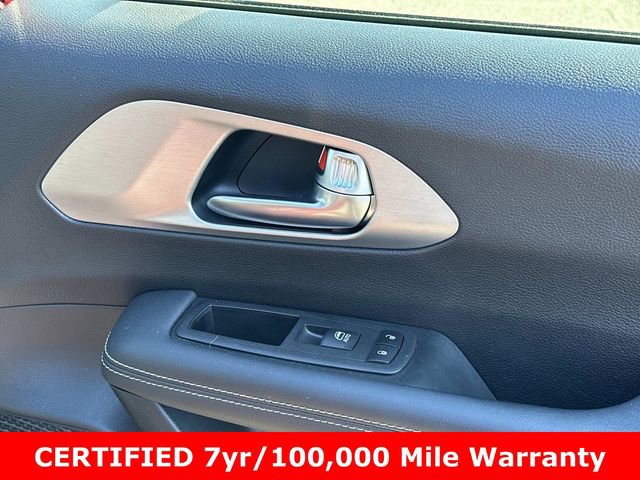 Used 2023 Chrysler Pacifica Limited w/ S Appearance Package image 9