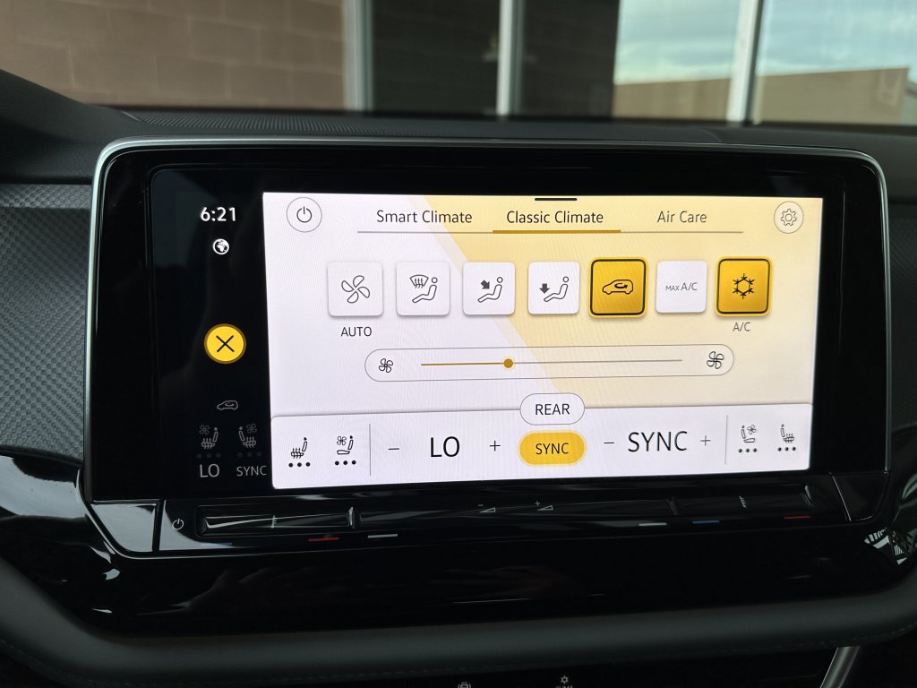 Used 2024 Volkswagen Atlas Peak Edition SE AWD/4WD image 22