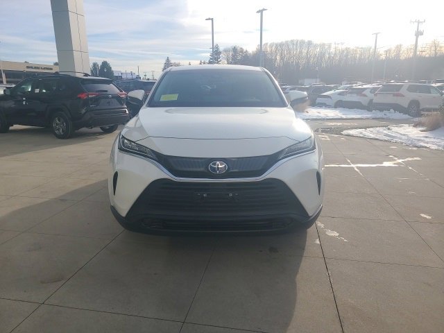 Used 2022 Toyota Venza LE image 2