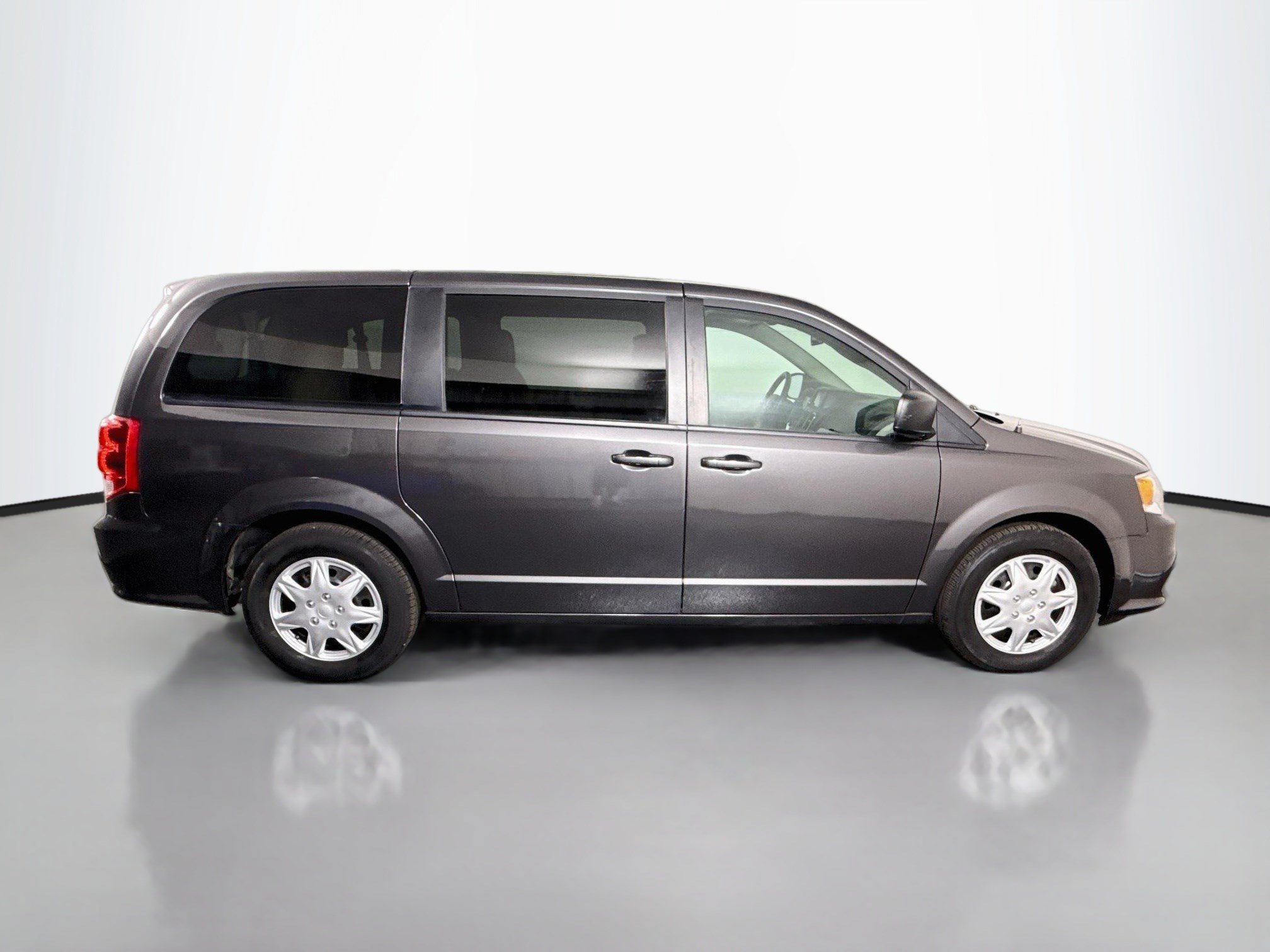 Used 2018 Dodge Grand Caravan SE w/ UConnect Hands-Free Group FWD image 11
