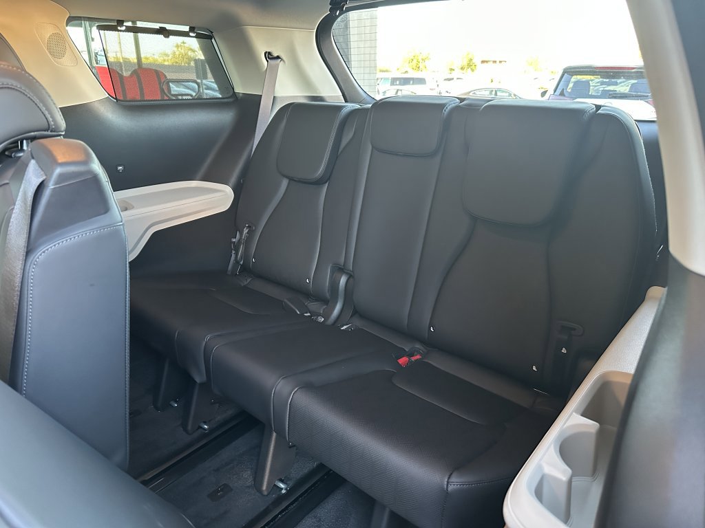 Used 2024 Kia Carnival EX image 36