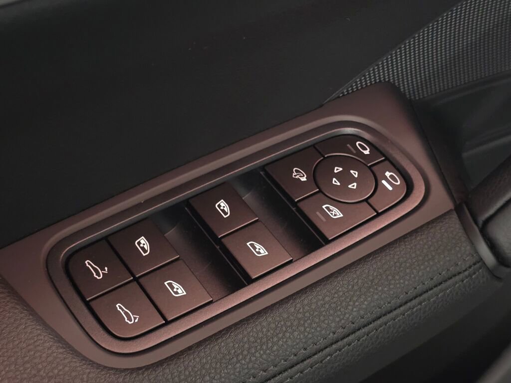 New 2026 Porsche Cayenne image 38