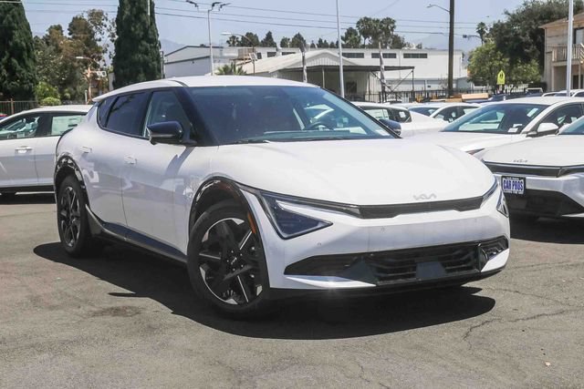New 2026 Kia EV6 Wind RWD image 2