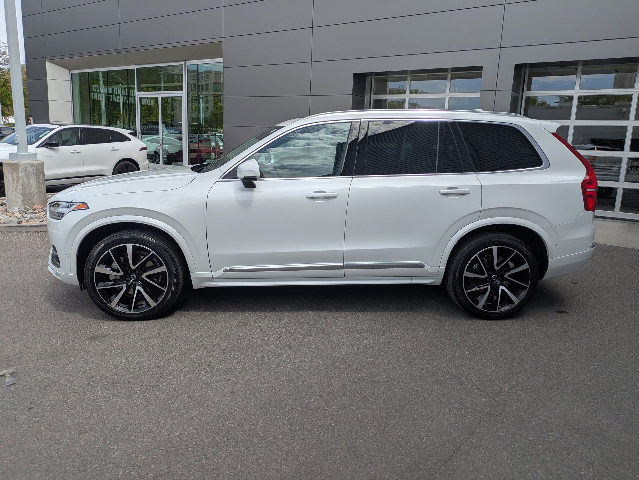 Used 2023 Volvo XC90 B6 Plus w/ Protection Package Premier AWD/4WD image 7
